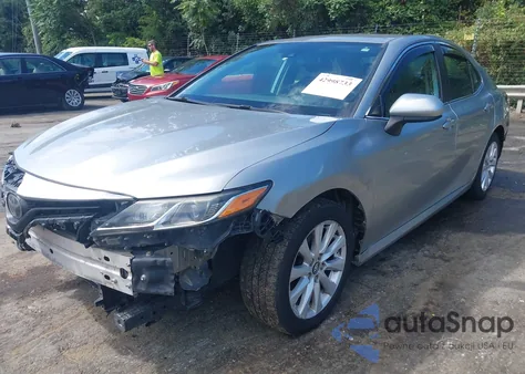 2019 Toyota Camry Le z USA, uszkodzony, nr VIN 4T1B11HK2KU771648